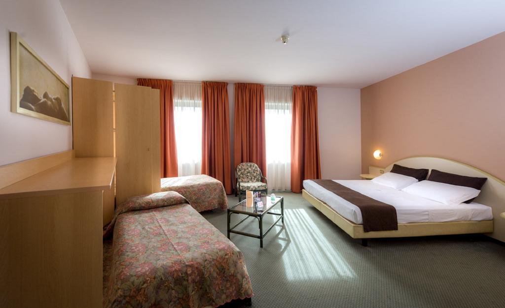Hotel Des Alpes Rosta ภายนอก รูปภาพ